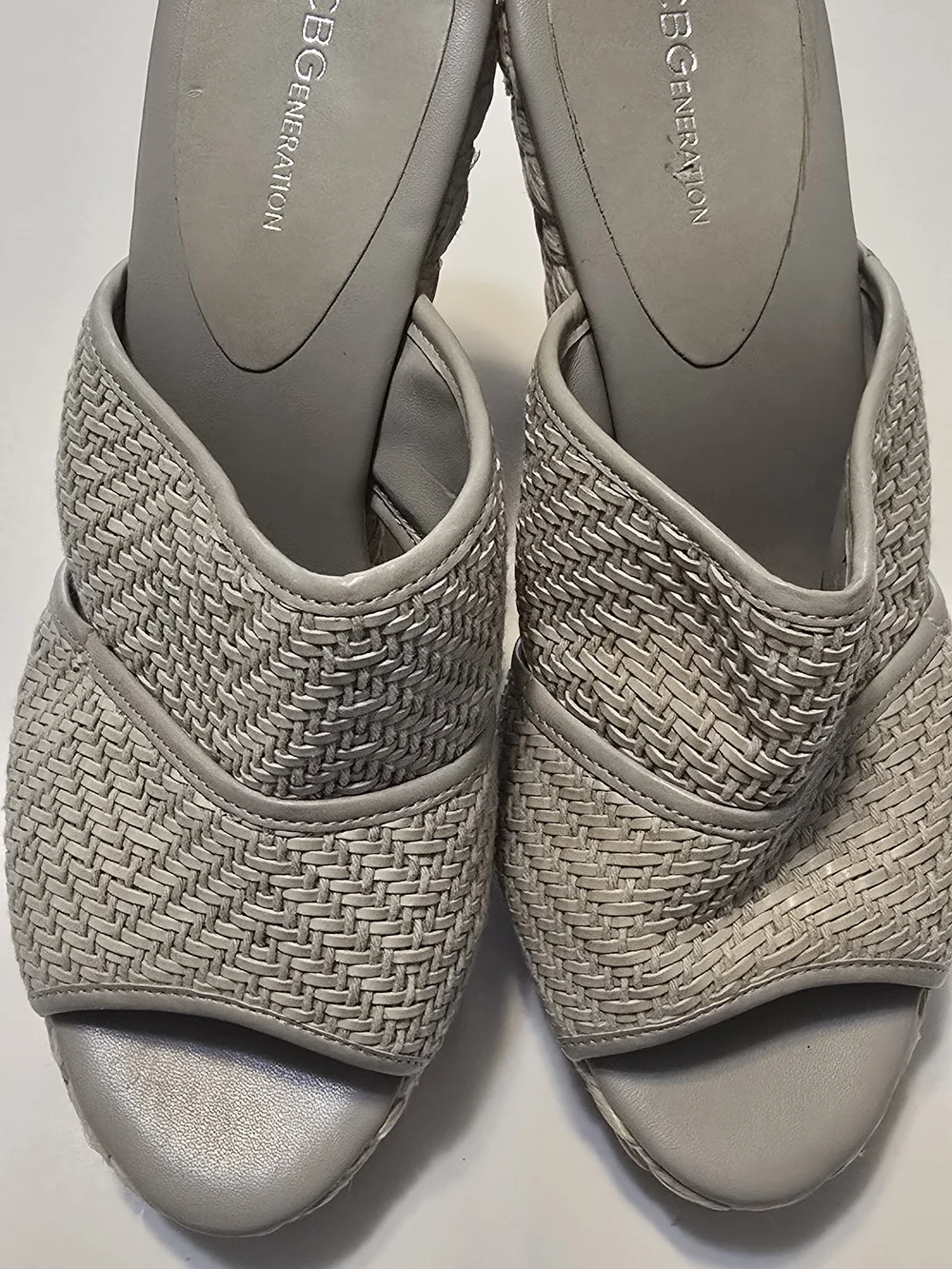 BCBG Woven Open-Toe WEDGE in Light Gray